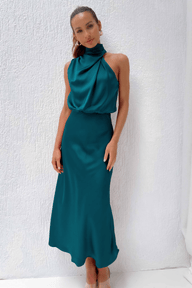 Abito lungo in satin Anne con scollo a drappeggio