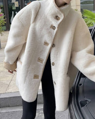 Cappotto in ecopelliccia con colletto alto Tiara