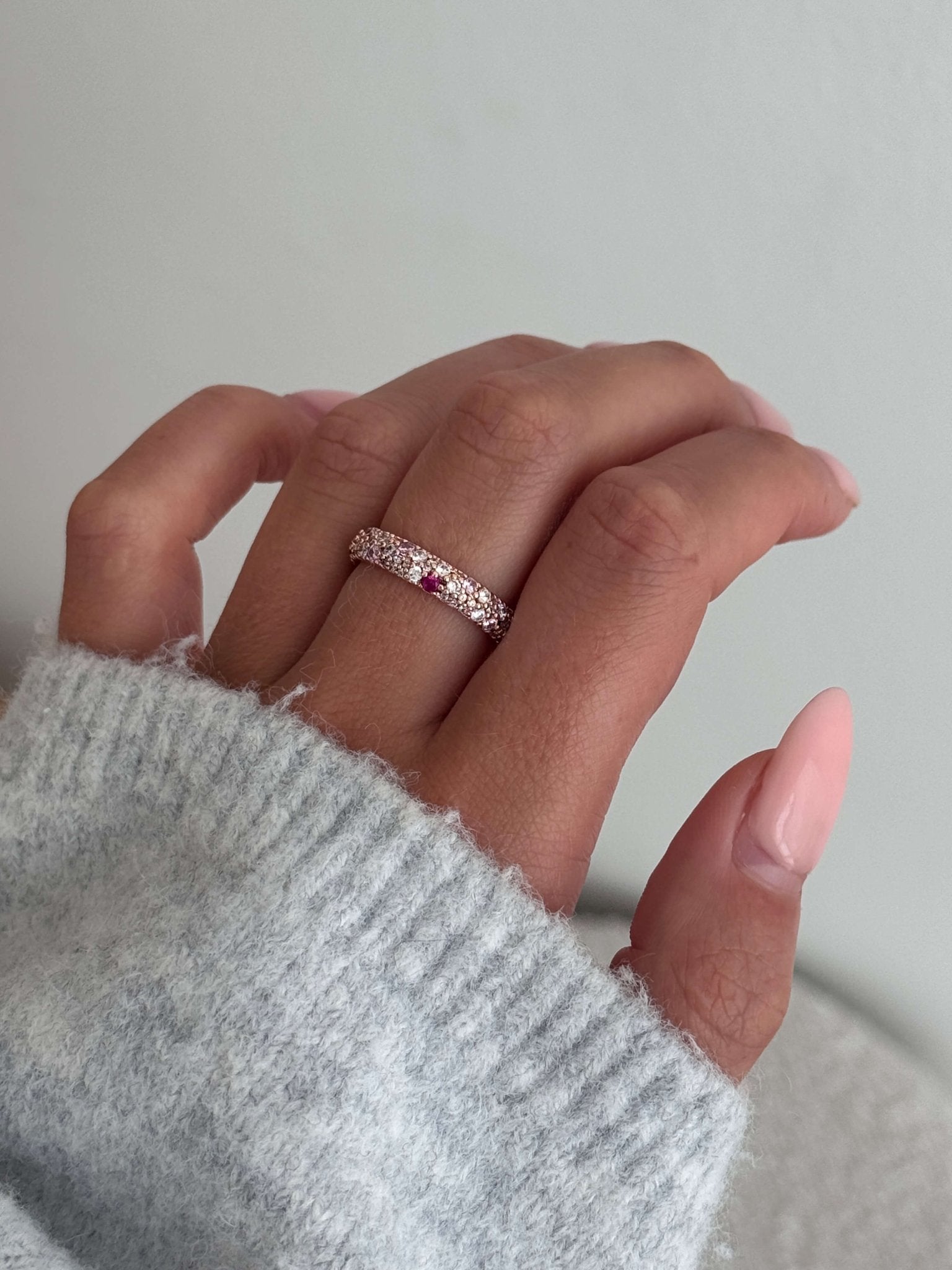 ZEYA - Valentina Gradient Rhinestone Band Ring